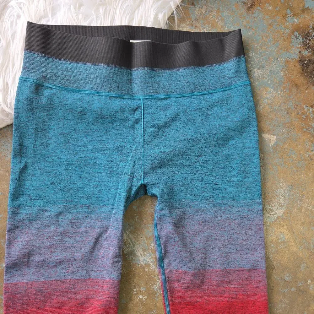 Athleta Relay Capri High Rise Leggings Size XL New Ombre Blue Red Seamless